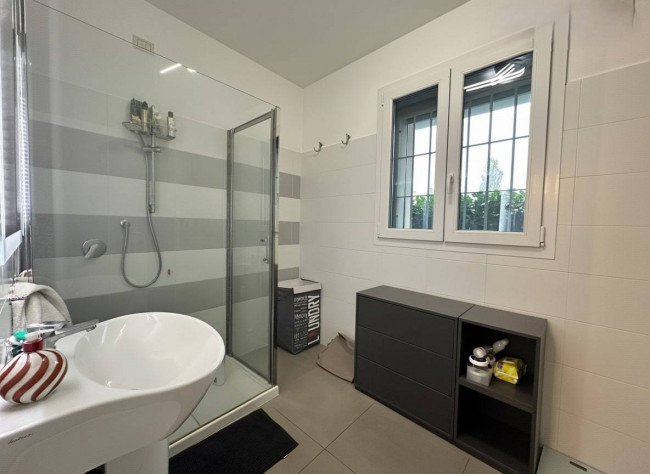 2 Locali in vendita a Segrate