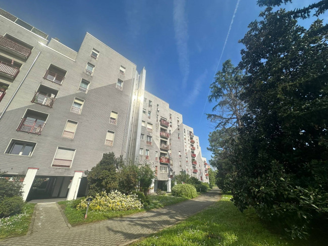 3 Locali in vendita a Segrate