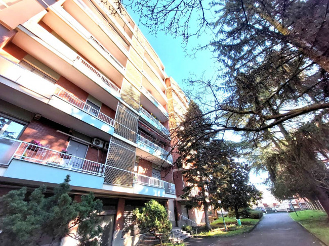 3 Locali in vendita a Segrate