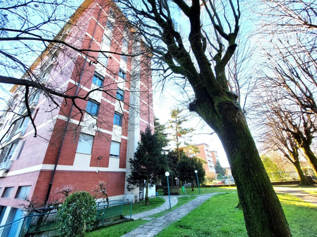 3 Locali in vendita a Segrate