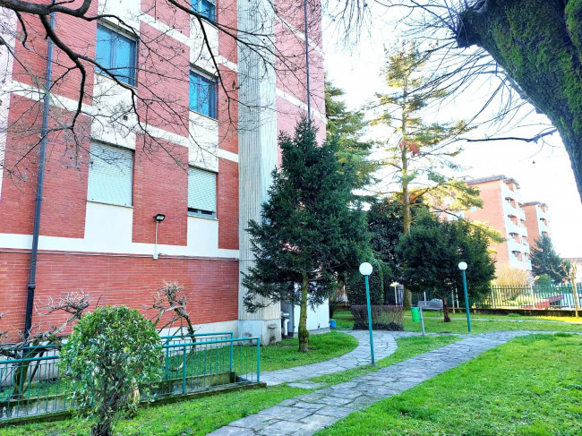 3 Locali in vendita a Segrate