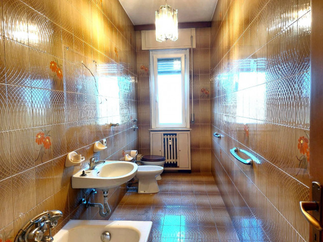 3 Locali in vendita a Segrate