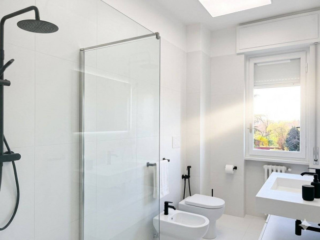 4 Locali in vendita a Segrate