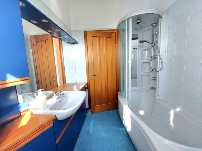 3 Locali in vendita a Segrate