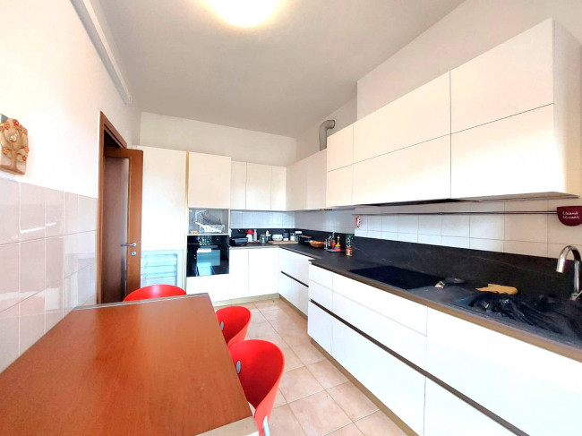 3 Locali in vendita a Segrate