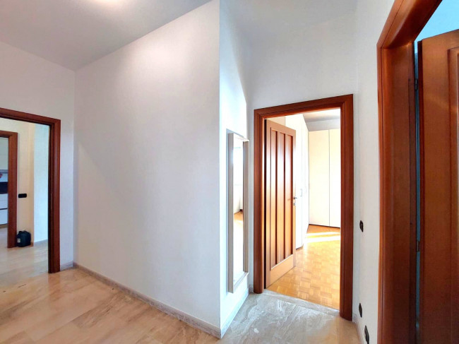 3 Locali in vendita a Segrate