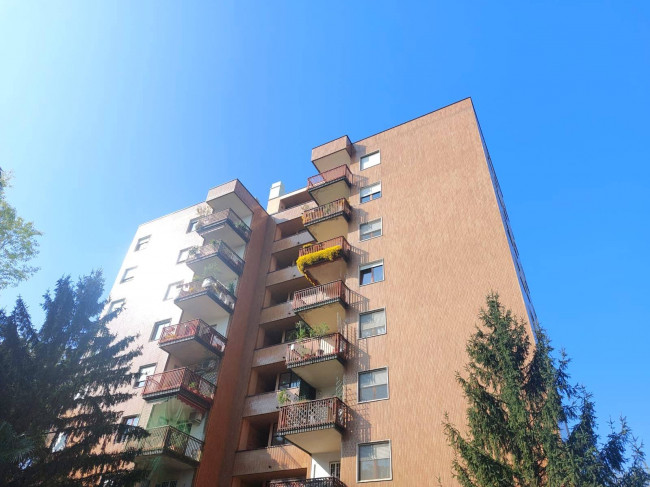 3 Locali in vendita a Segrate