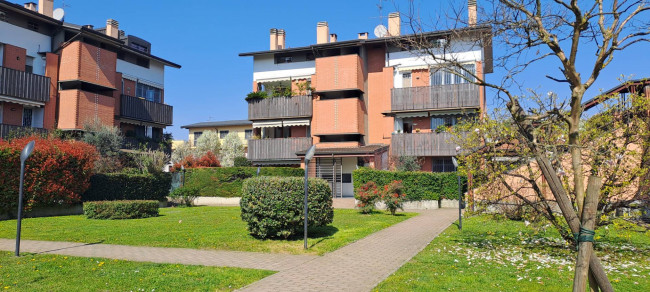 3 Locali in vendita a Segrate