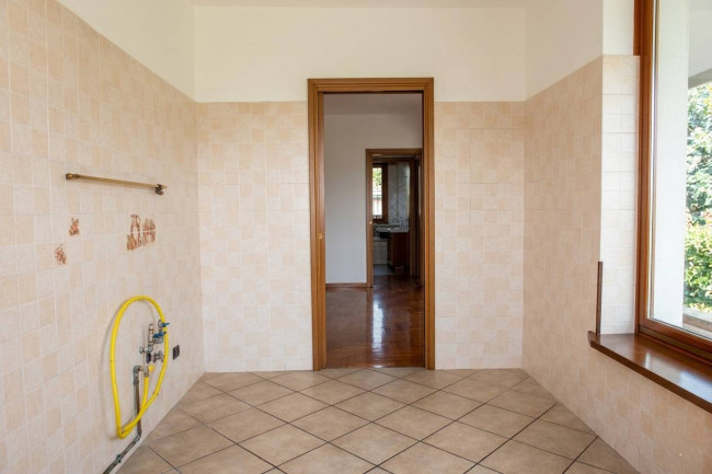 3 Locali in vendita a Segrate