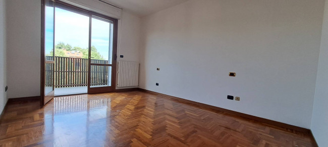 3 Locali in vendita a Segrate