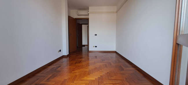 3 Locali in vendita a Segrate
