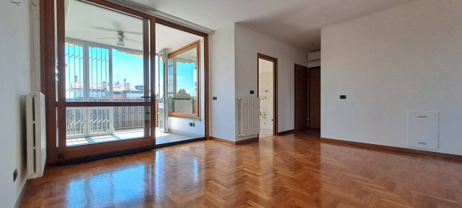 3 Locali in vendita a Segrate