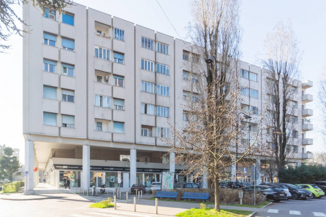 2 Locali in vendita a Segrate