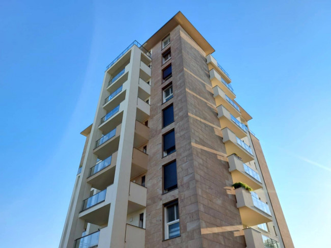 2 Locali in vendita a Segrate