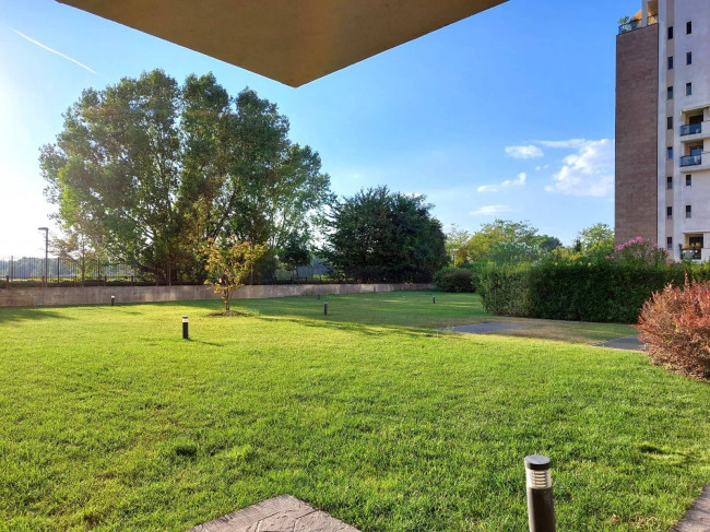 2 Locali in vendita a Segrate