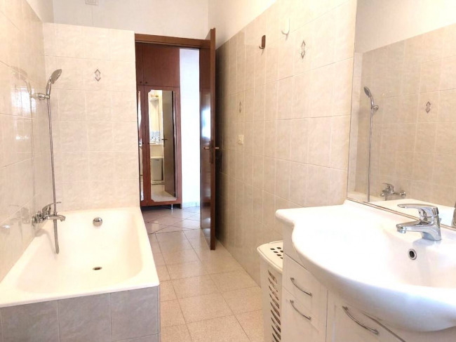 3 Locali in vendita a Pioltello