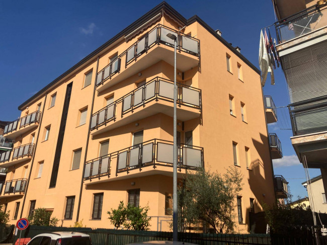 2 Locali in vendita a Vignate