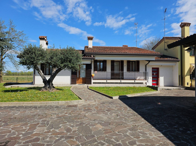 BIVILLA in Vendita a Casale sul Sile
