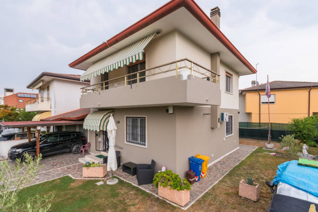 Bifamiliare in vendita a Quinto di Treviso