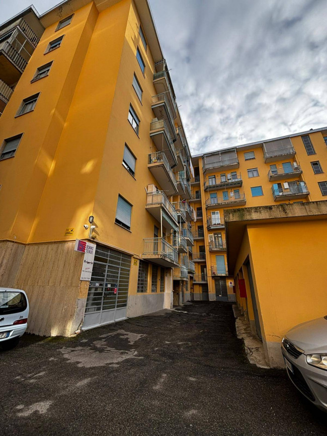 Locale commerciale in affitto a Pinerolo