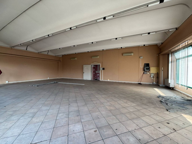 Locale commerciale in affitto a Bricherasio