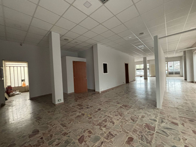 Locale commerciale in affitto a Pinerolo