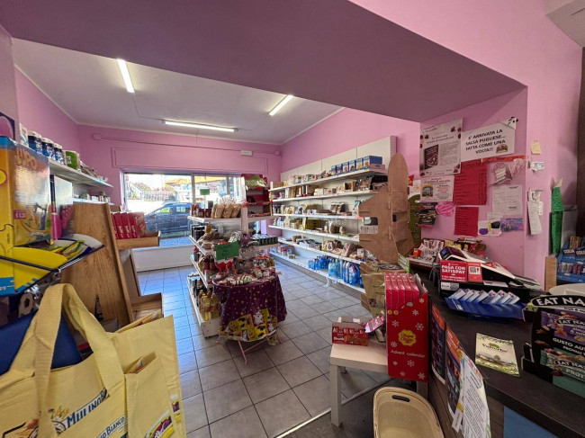 Locale commerciale in affitto a Pinerolo