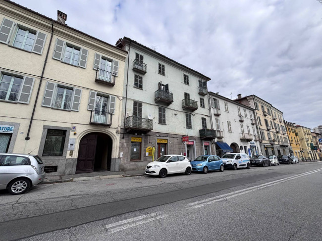 Locale commerciale in affitto a Pinerolo