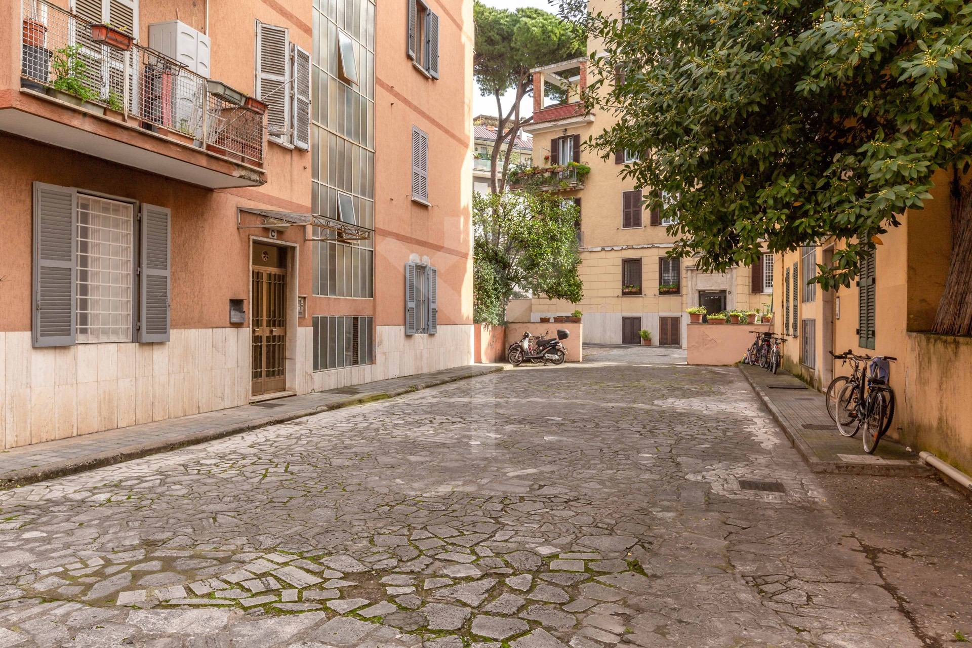 Apartment for Rent to Roma