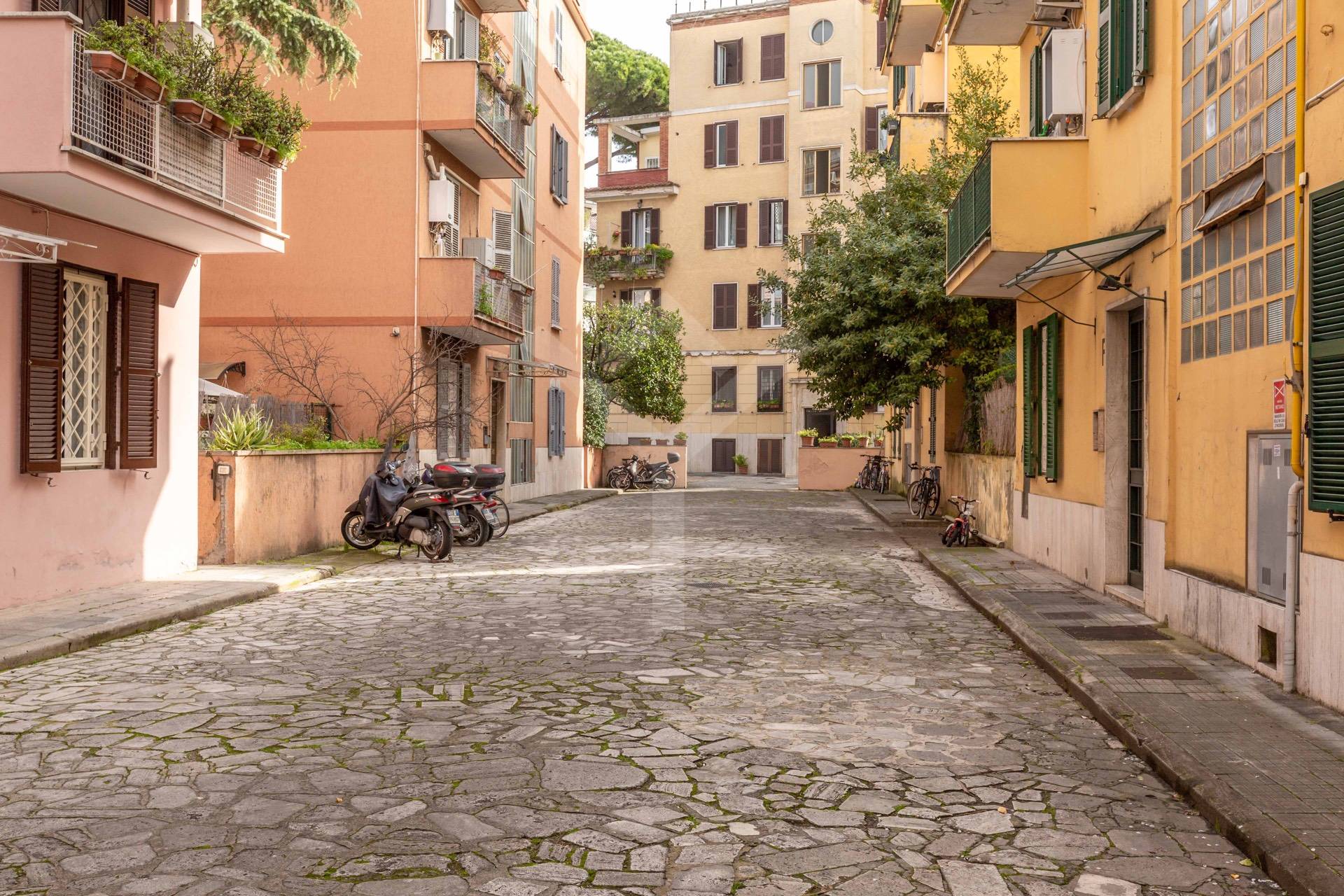 Apartment for Rent to Roma