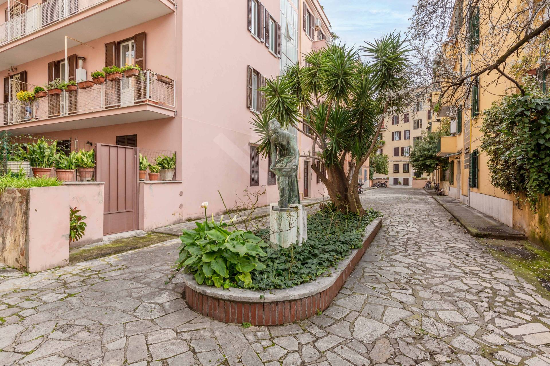 Apartment for Rent to Roma