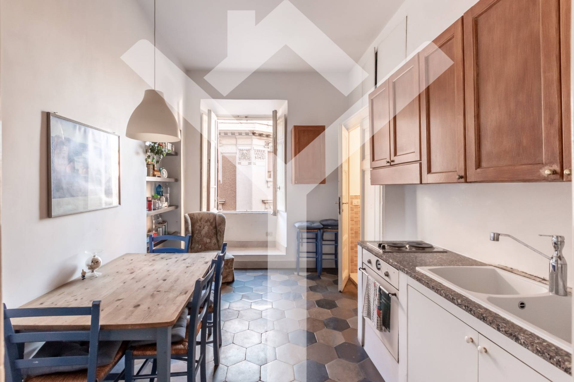 Apartment for Sale to Roma