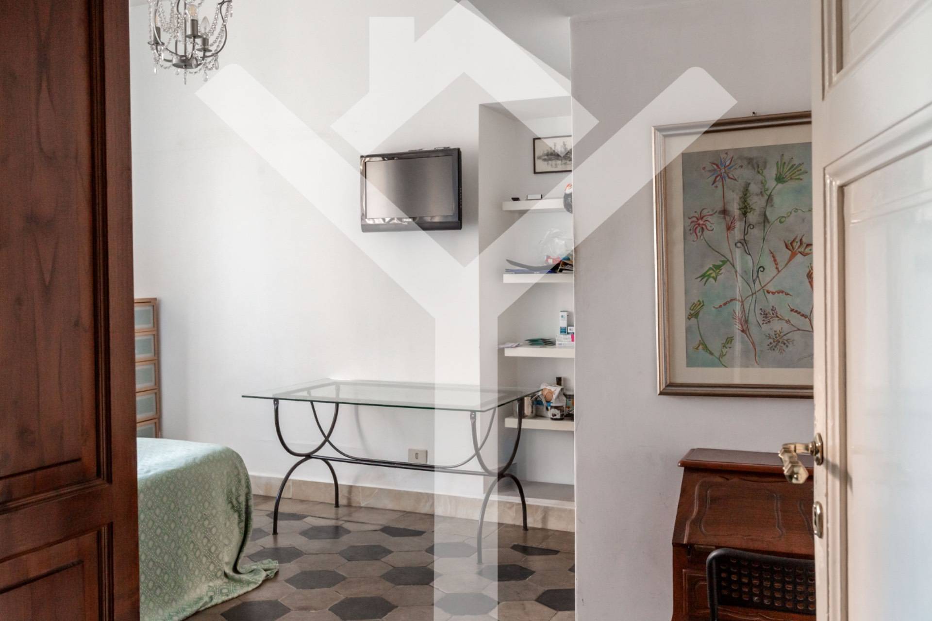 Apartment for Sale to Roma