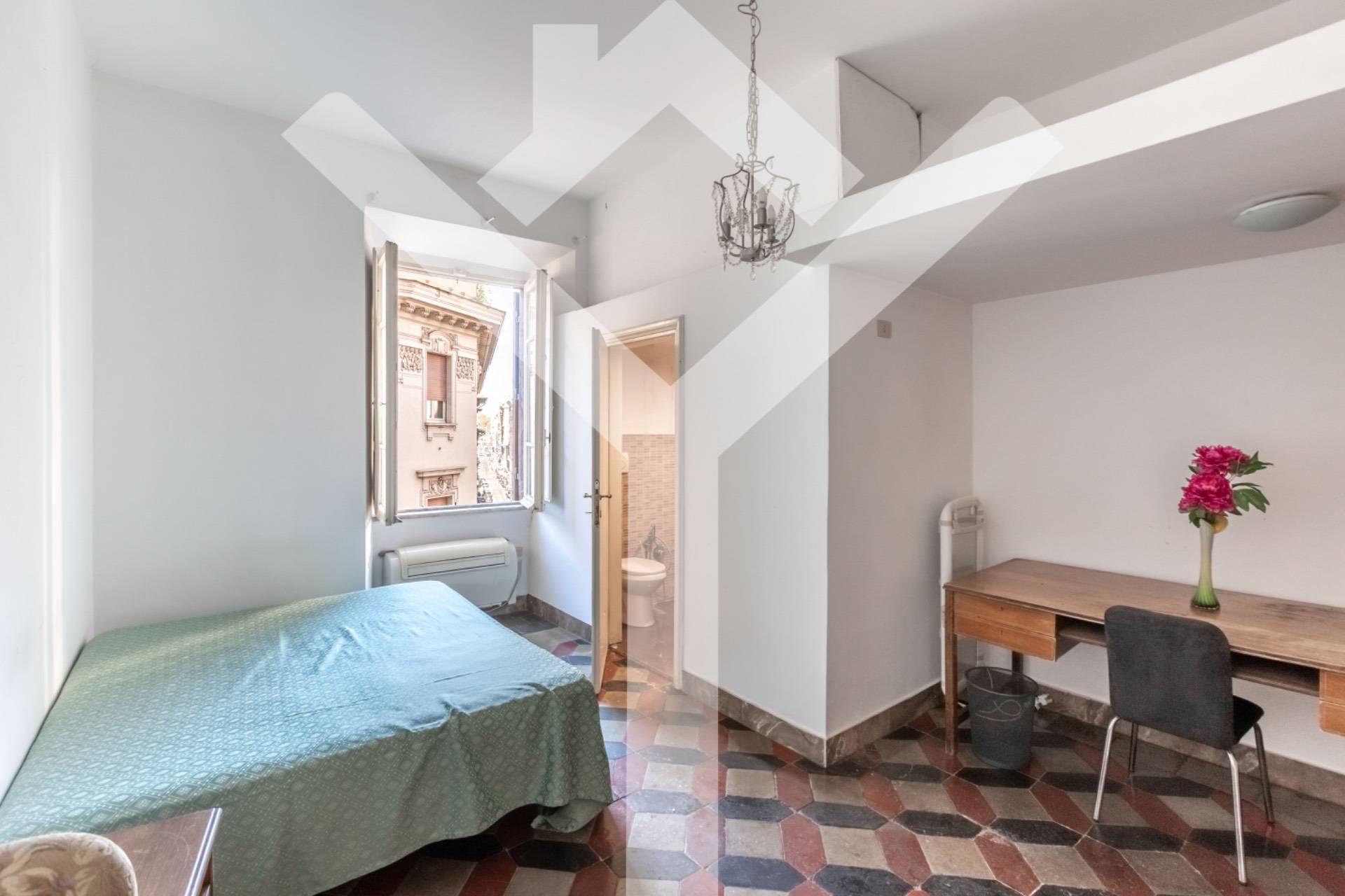 Apartment for Sale to Roma