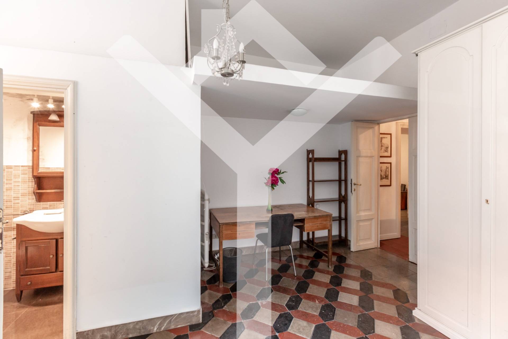 Apartment for Sale to Roma