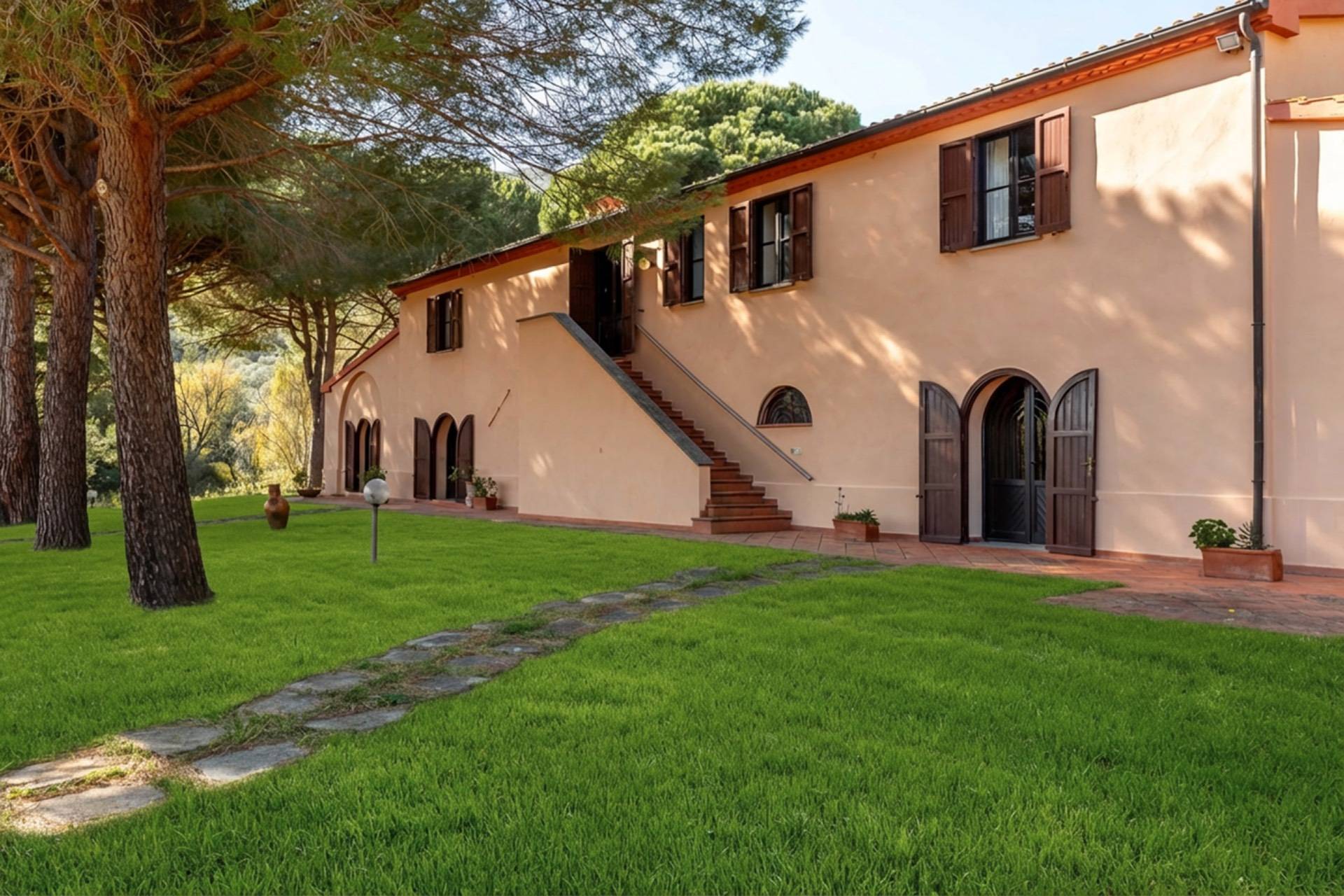 Villa for Sale to Castiglione della Pescaia