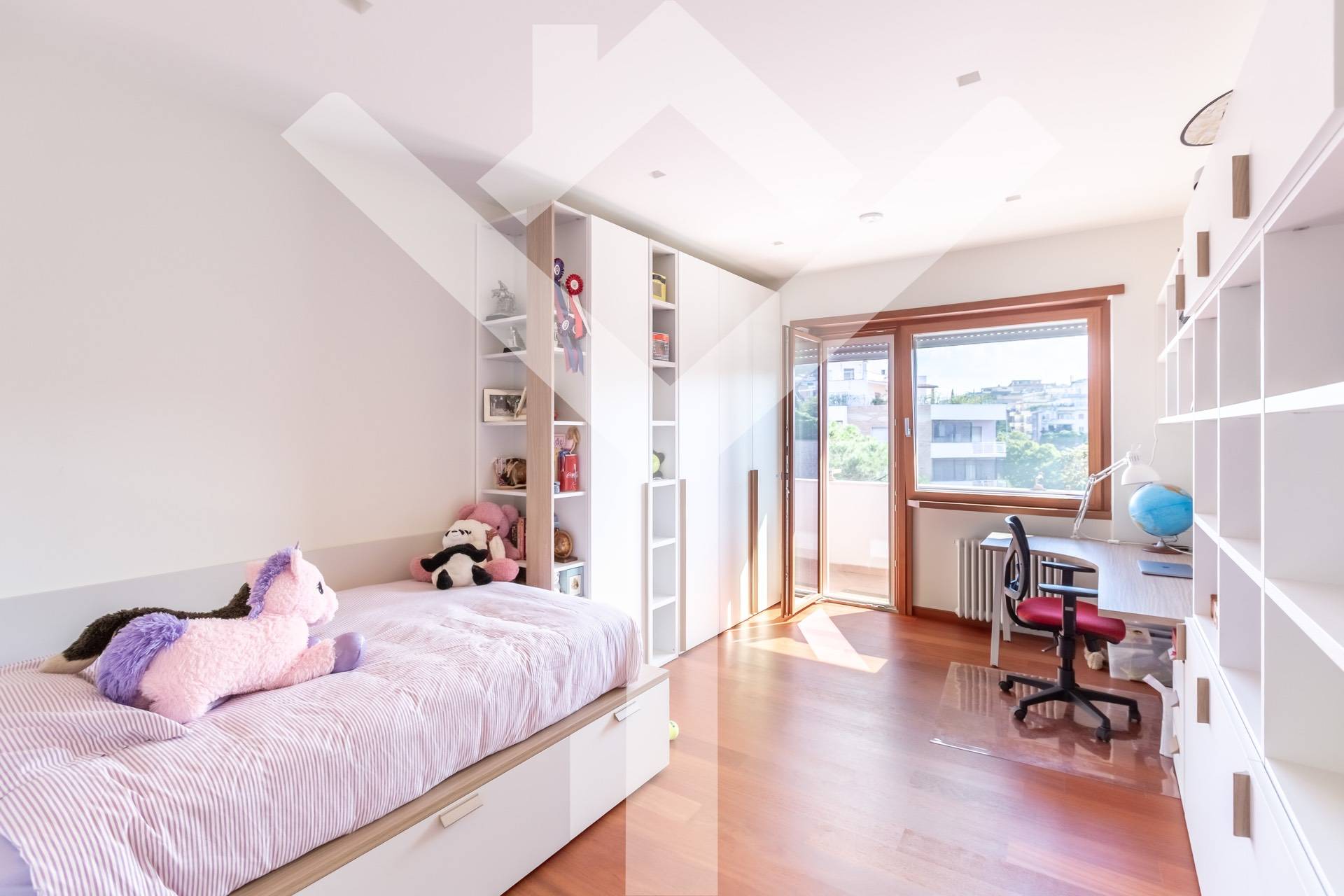 Penthouse for Sale to Roma