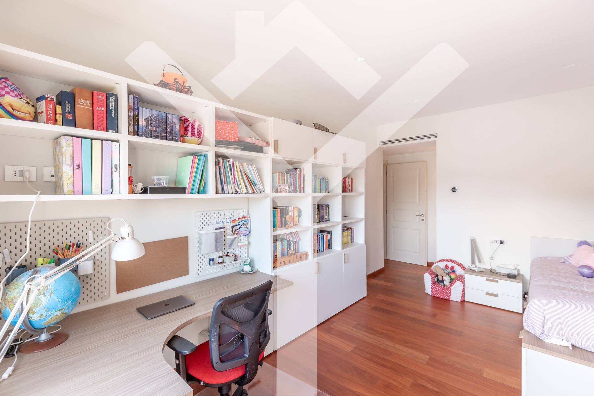 Penthouse for Sale to Roma