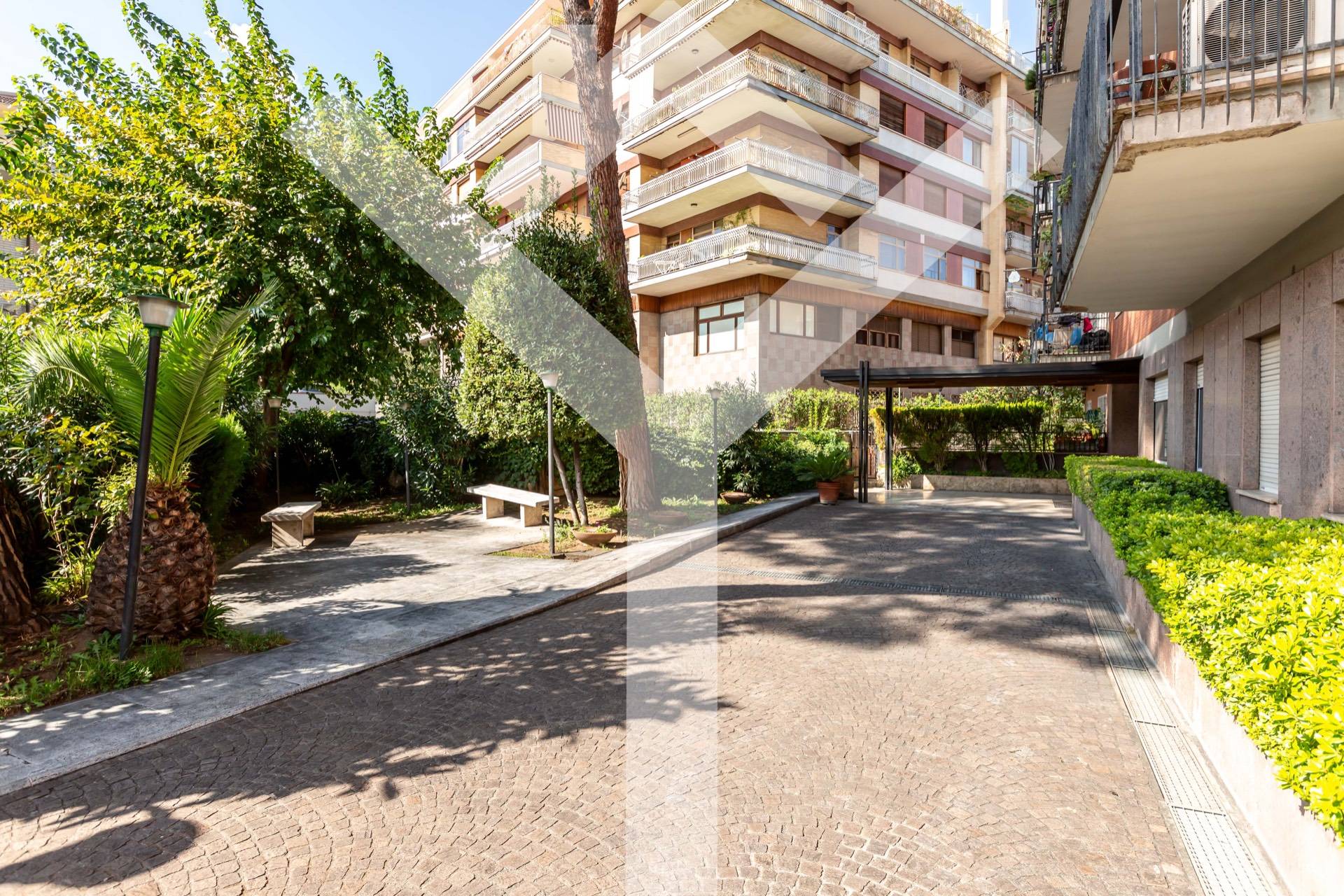 Penthouse for Sale to Roma