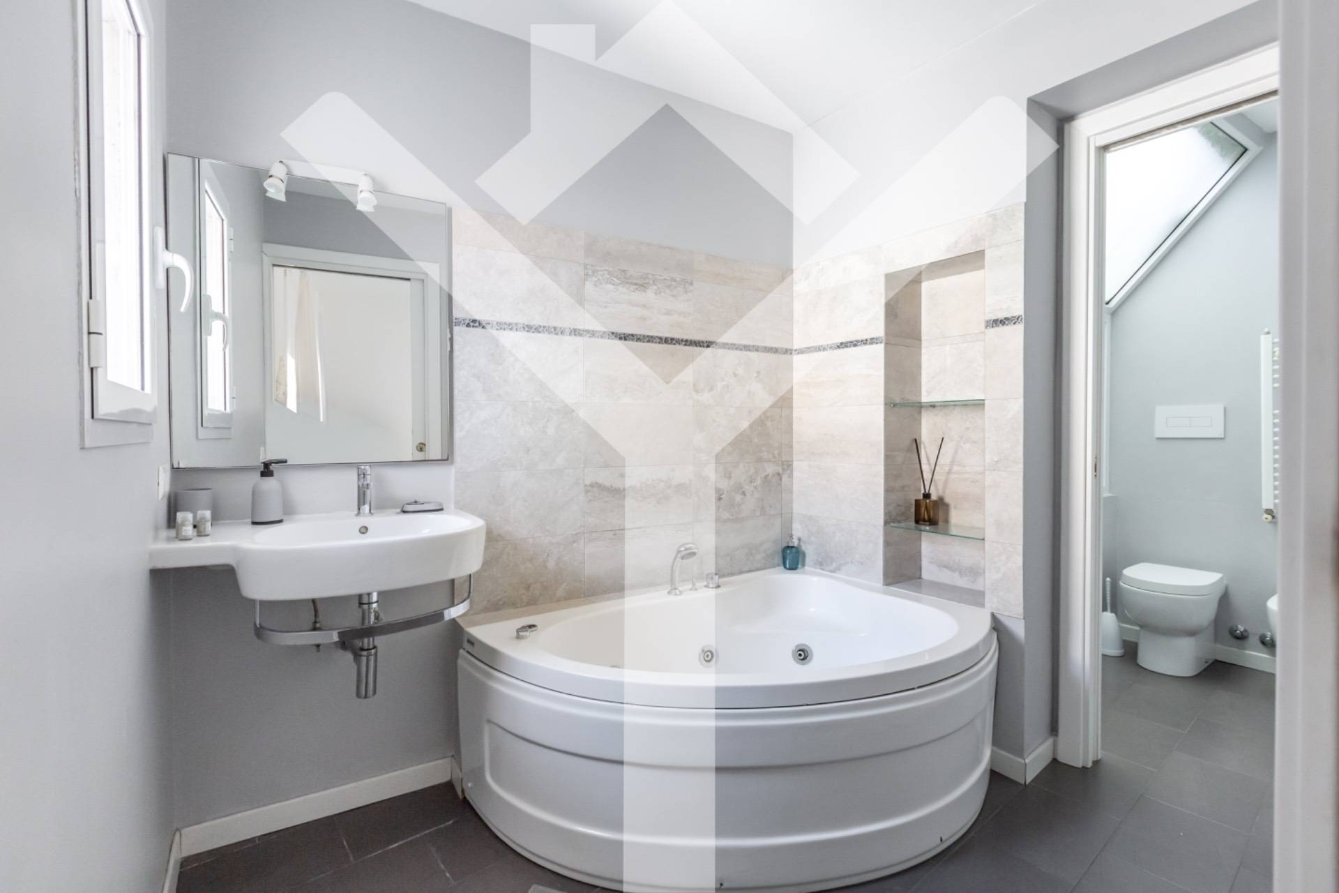 Penthouse for Sale to Roma