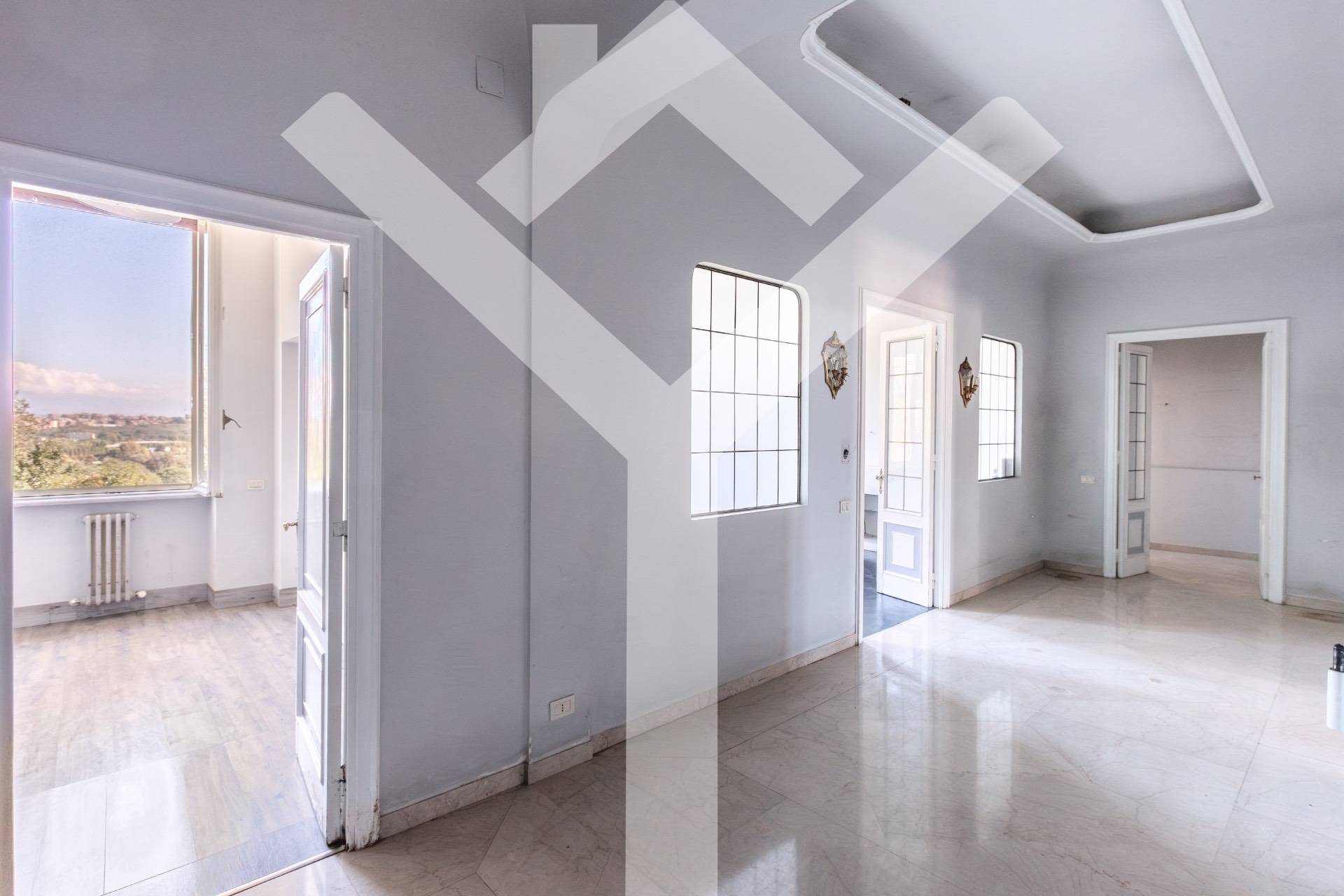 Apartment for Sale to Roma