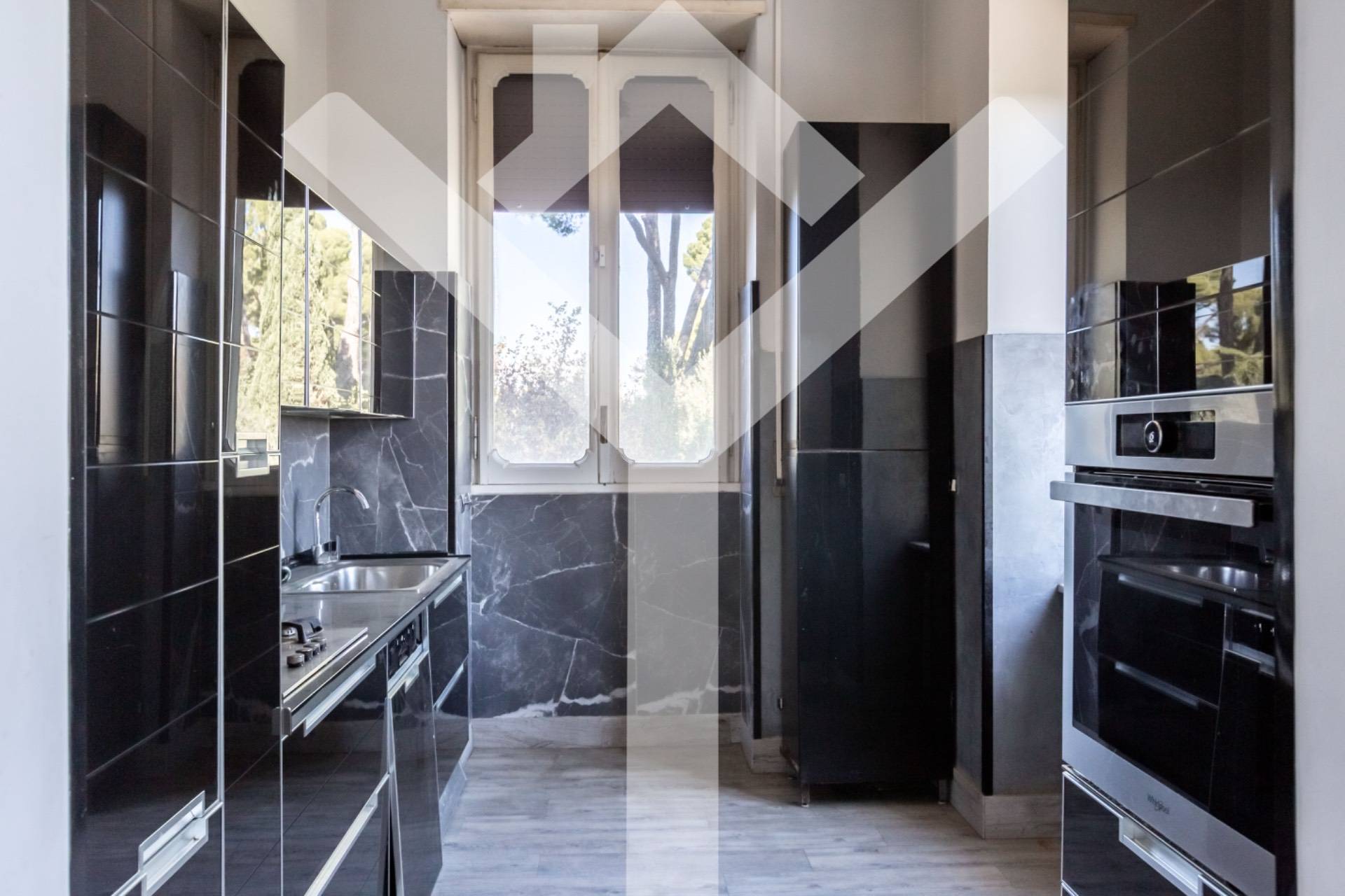 Apartment for Sale to Roma