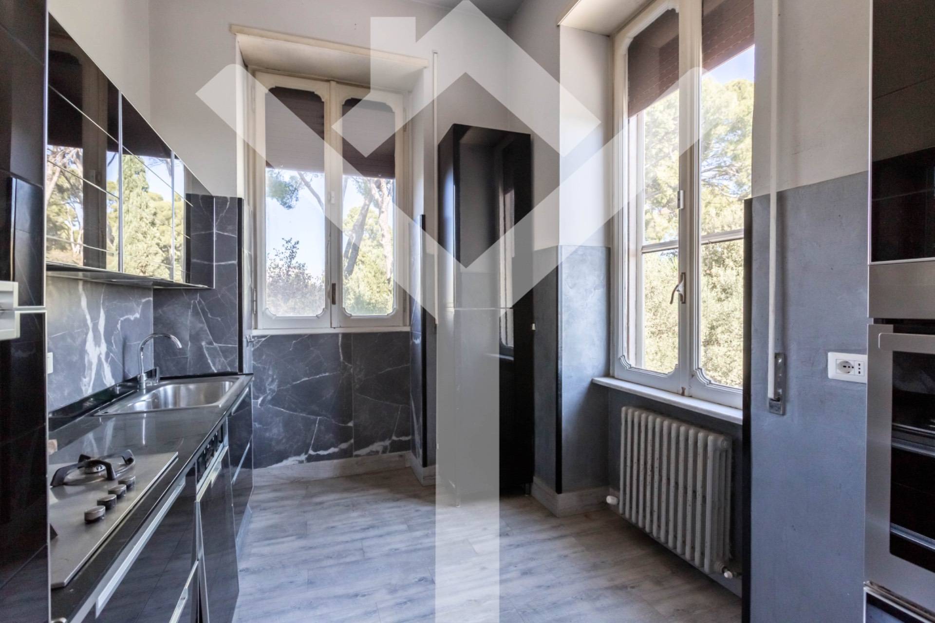 Apartment for Sale to Roma