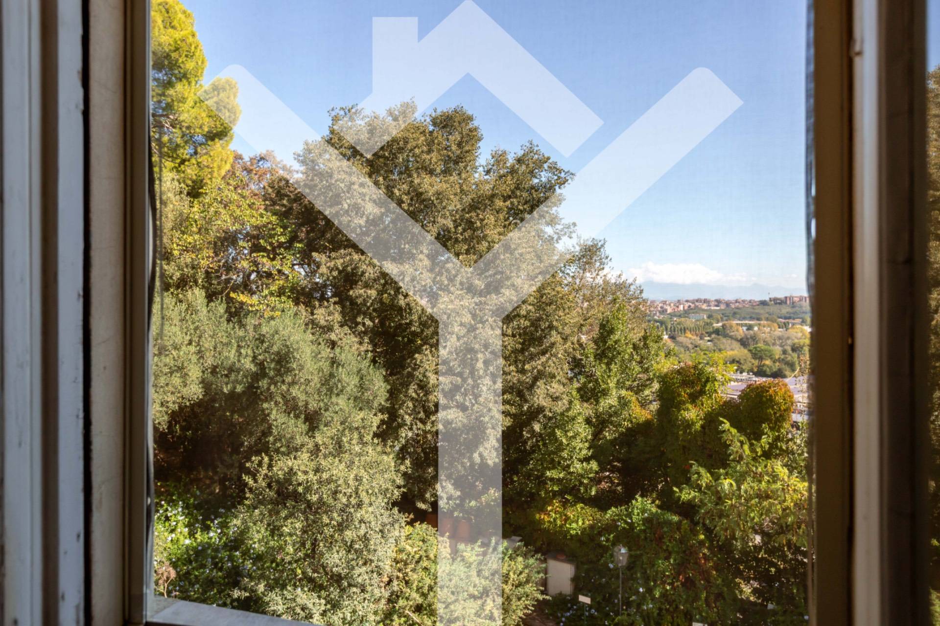 Apartment for Sale to Roma