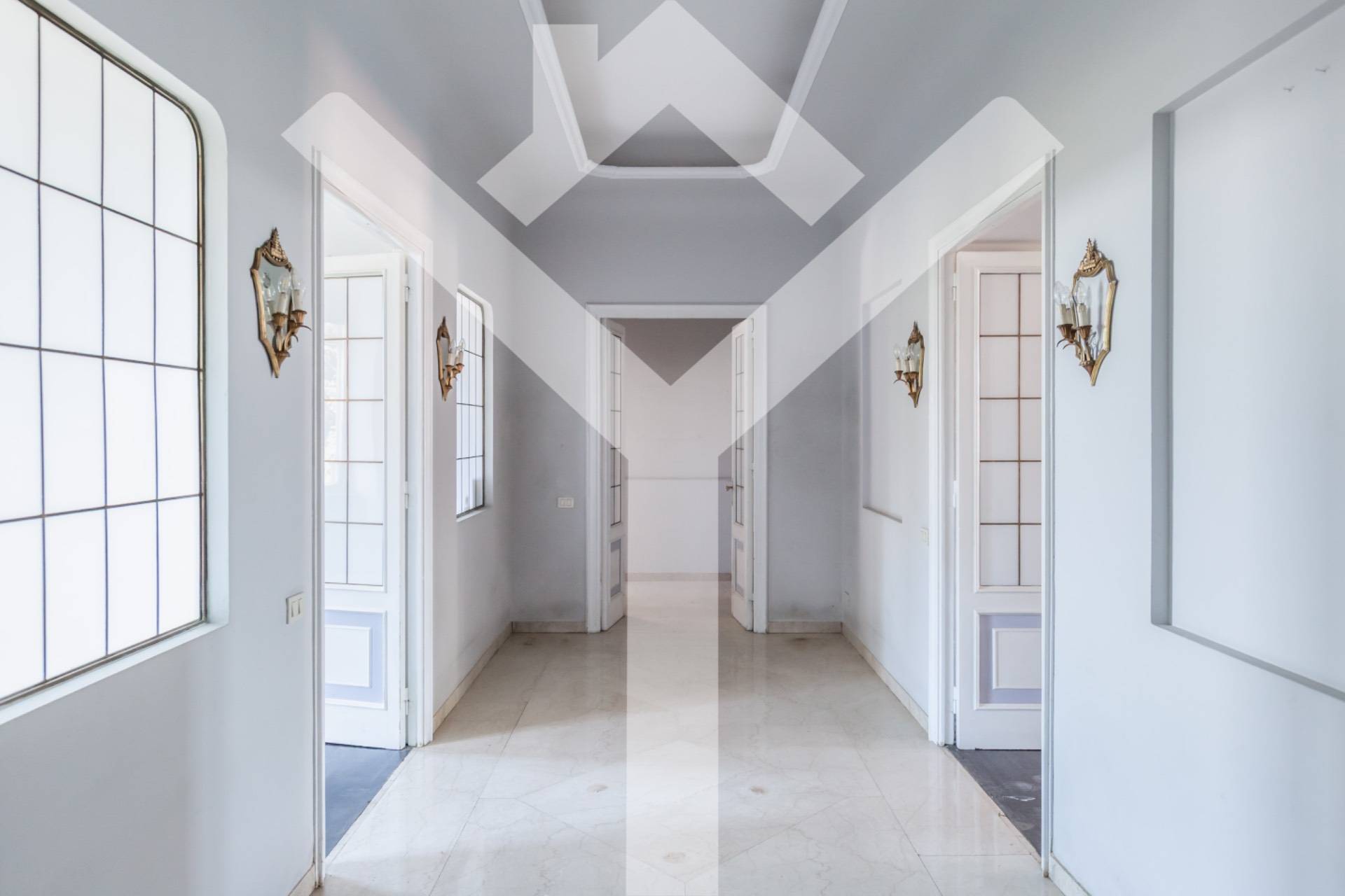 Apartment for Sale to Roma