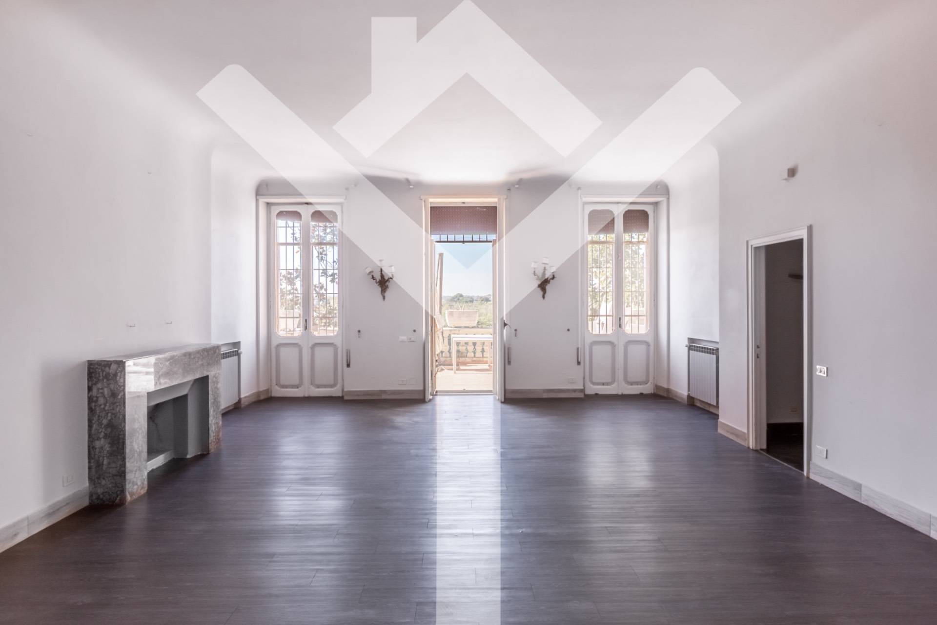 Apartment for Sale to Roma