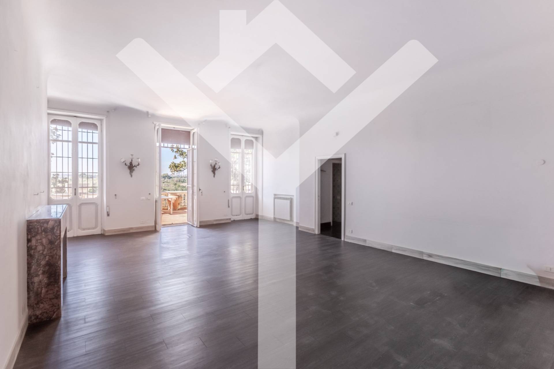 Apartment for Sale to Roma