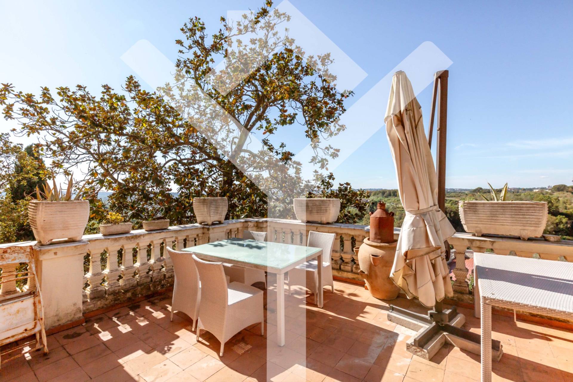 Apartment for Sale to Roma