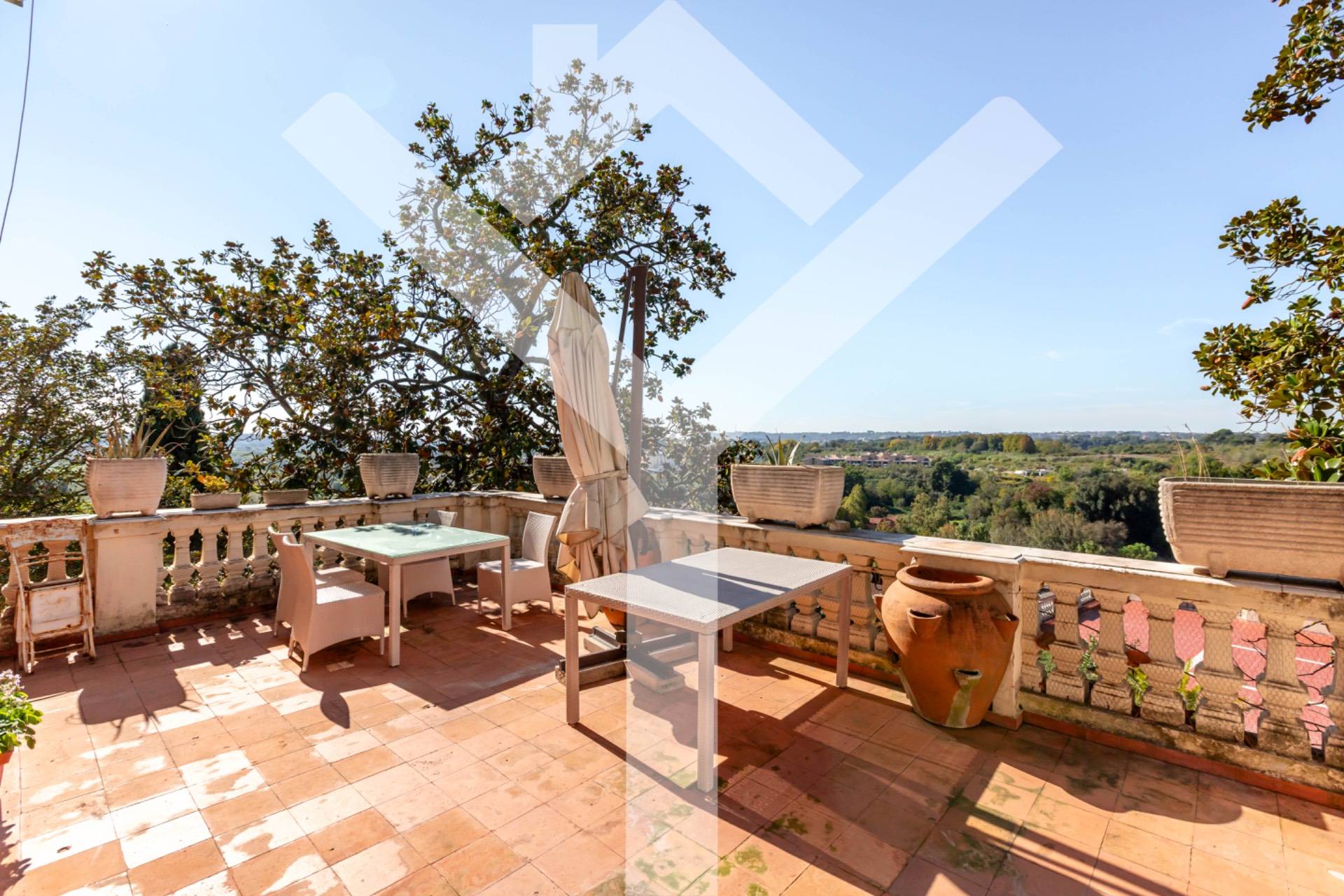 Apartment for Sale to Roma