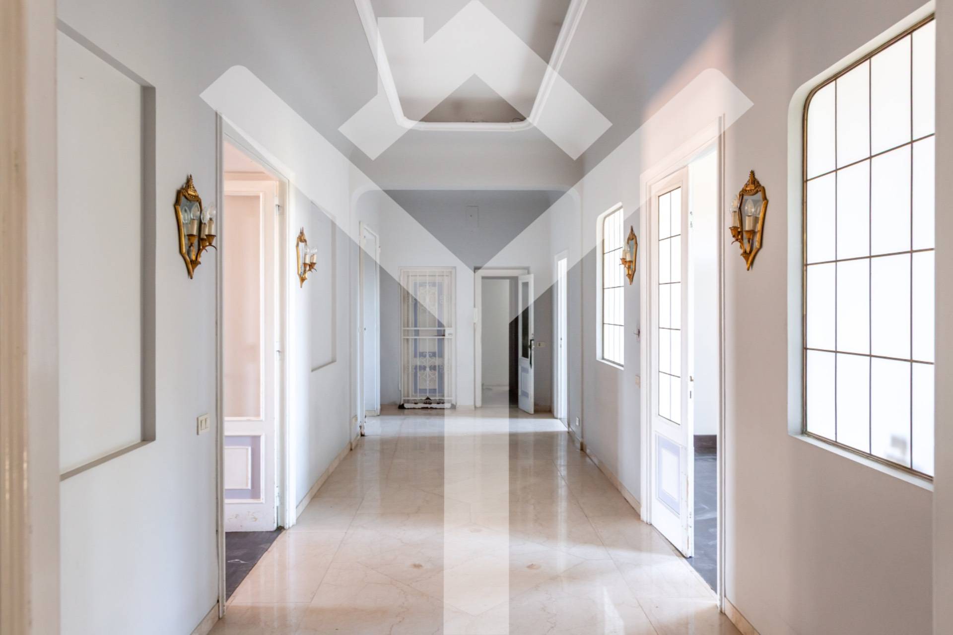 Apartment for Sale to Roma